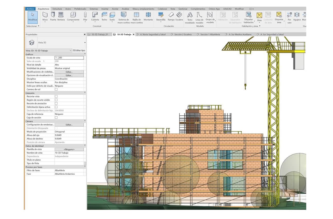 AddIn para Revit BIM que cuenta con familias de seguridad y salud como protecciones colectivas, medios auxiliares, señalización, máquinas y equipos, servicios de higiene y bienestar; Fases; Evaluación de riesgos; Tablas de planificación y cantidades; y una herramienta para exportar e importar tablas a Excel y Revit
